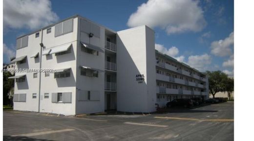 Residential complexes in Hallandale, Broward County