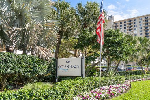 Residential complexes in Lauderdale by the sea, Broward County