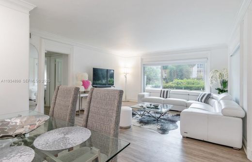 Residential complexes in Bal Harbour, Miami-Dade