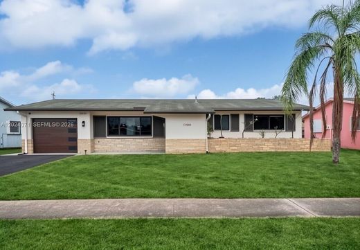 Villa - Pembroke Pines, Broward County
