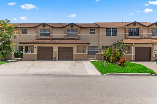 Townhouse in Miami Gardens, Miami-Dade