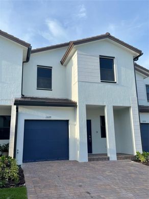 Townhouse in Unincorporated Dade County, Florida