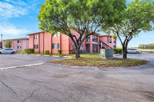Residential complexes in North Miami, Miami-Dade