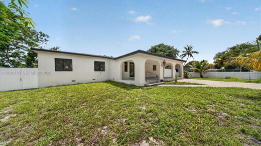 Villa in Opa-locka North  (historical), Miami-Dade