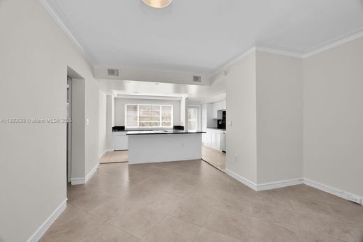 Coral Gables, Miami-Dade Countyのアパートメント・コンプレックス