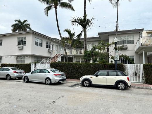 Residential complexes in Miami Beach, Miami-Dade