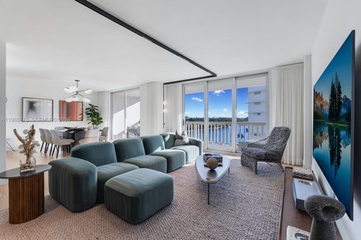 Residential complexes in Bay Harbor Islands, Miami-Dade