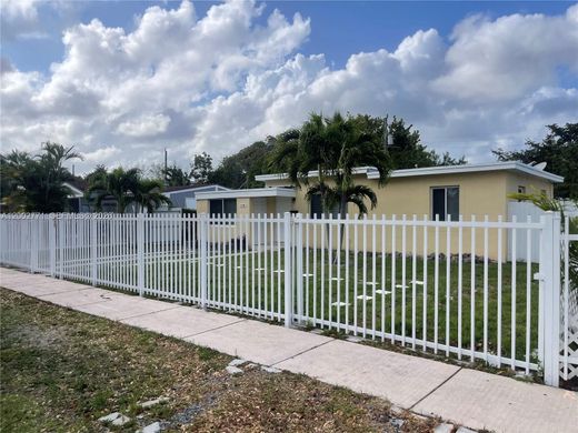 Villa en North Miami, Miami-Dade County