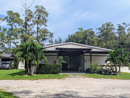 Residential complexes in Loxahatchee Groves, Palm Beach