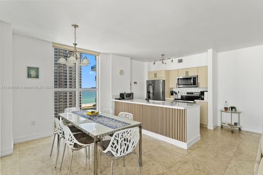 Kamienica w Sunny Isles Beach, Miami-Dade County