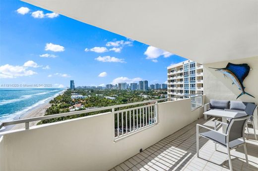 Residential complexes in Hallandale, Broward County