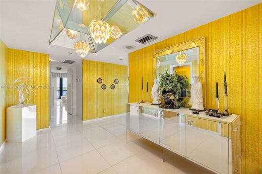Residential complexes in Palm Beach, Florida