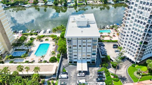 Residential complexes in Miami Beach, Miami-Dade