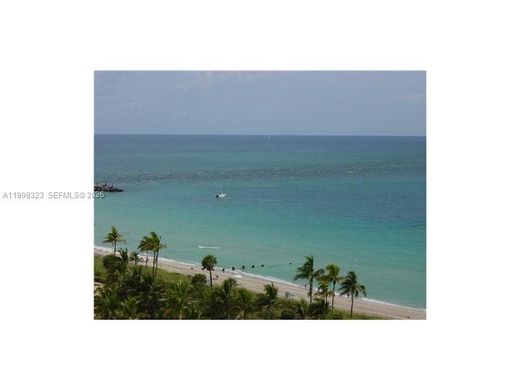 Residential complexes in Bal Harbour, Miami-Dade