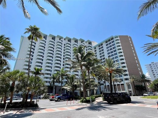 Residential complexes in Miami Beach, Miami-Dade