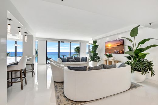 Residential complexes in Highland Beach, Palm Beach