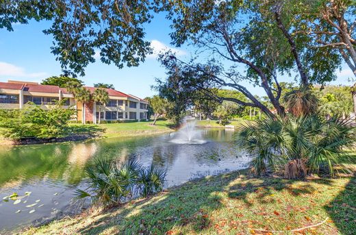 Residential complexes in Boca Raton, Palm Beach