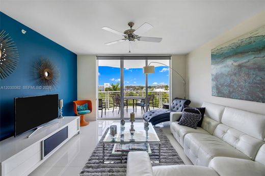 Residential complexes in Fort Lauderdale, Broward County