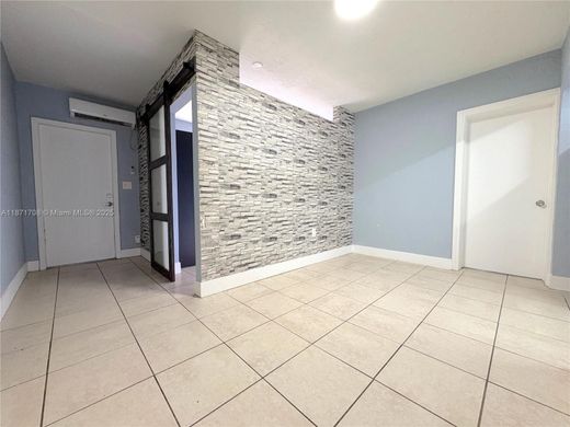 Residential complexes in Hollywood, Broward County