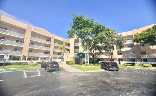 Residential complexes in Tamarac, Broward County