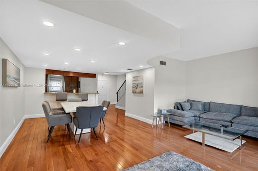 North Miami Beach, Miami-Dade Countyのアパートメント・コンプレックス