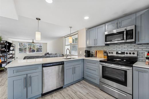 Residential complexes in Pompano Beach, Broward County