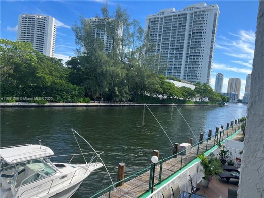 Stadswoning in North Miami Beach, Miami-Dade County