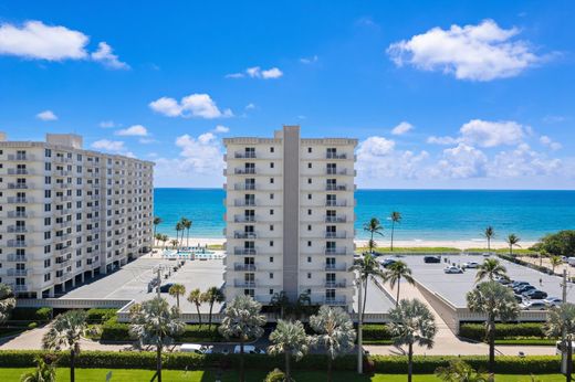 Residential complexes in Highland Beach, Palm Beach