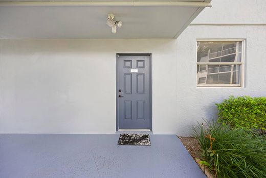Residential complexes in Boca Raton, Palm Beach