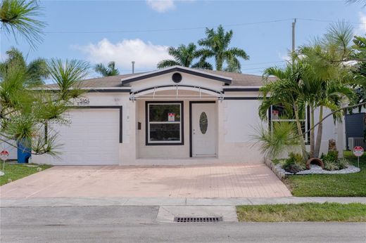 Villa in Oakland Park, Broward County