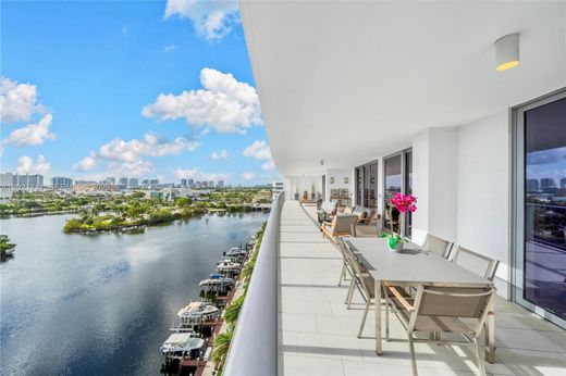 Residential complexes in Fort Lauderdale, Broward County