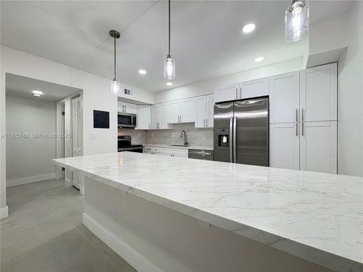 Kamienica w Miami, Miami-Dade County