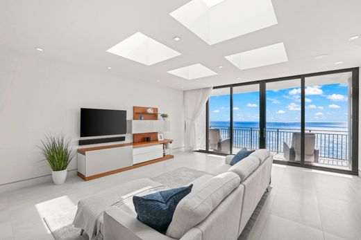 Residential complexes in Boca Raton, Palm Beach
