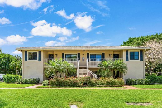 Residential complexes in Boynton Beach, Palm Beach