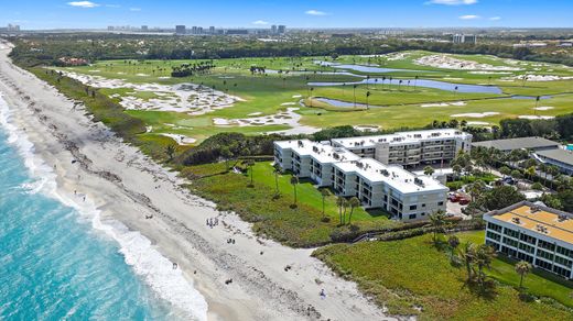 Residential complexes in Juno Beach, Palm Beach