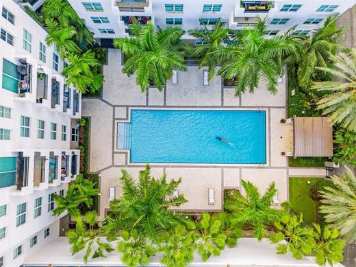 Residential complexes in Fort Lauderdale, Broward County