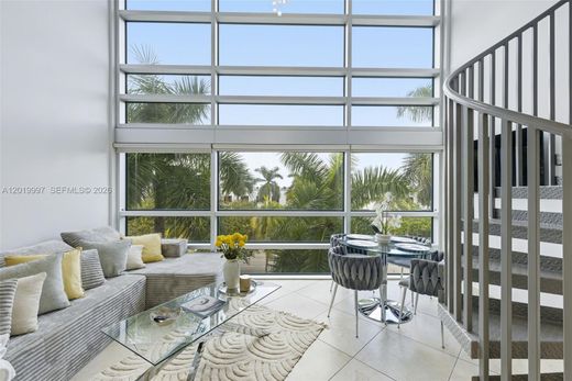 Residential complexes in Miami Beach, Miami-Dade