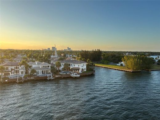 ハリウッド, Broward Countyのアパートメント・コンプレックス