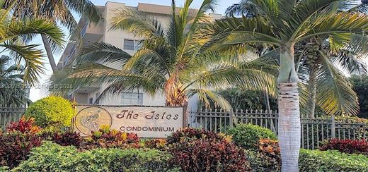 Residential complexes in Sunny Isles Beach, Miami-Dade
