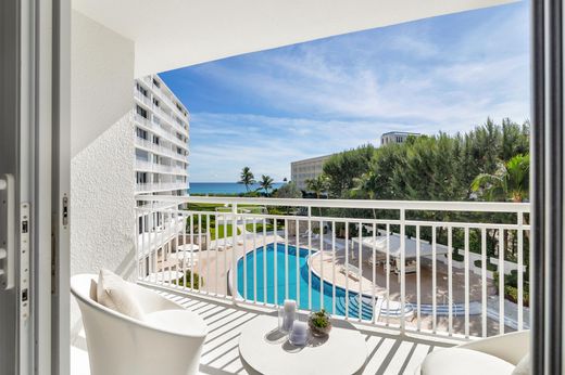 Residential complexes in Palm Beach, Florida