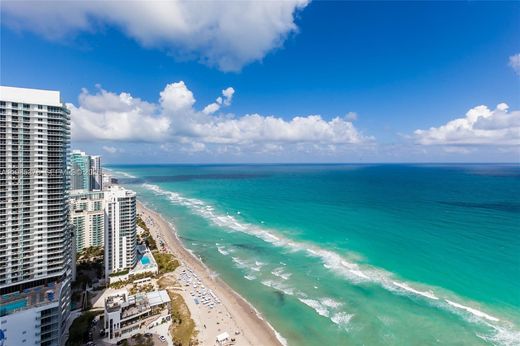 Residential complexes in Hallandale, Broward County