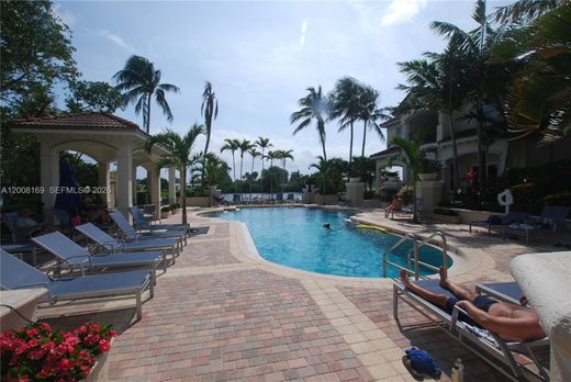 Residential complexes in Boynton Beach, Palm Beach
