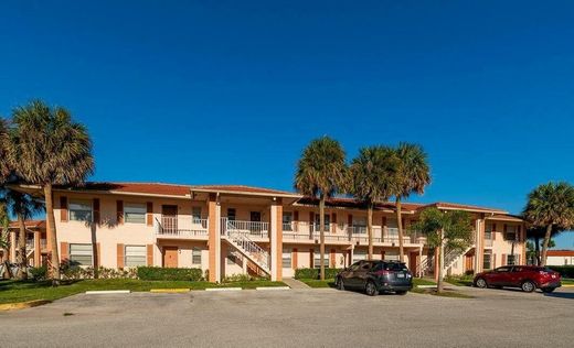 Residential complexes in Boca Raton, Palm Beach