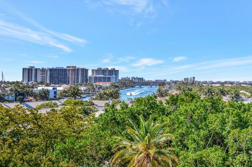 Residential complexes in Boca Raton, Palm Beach