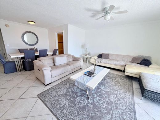 Kamienica w Aventura, Miami-Dade County
