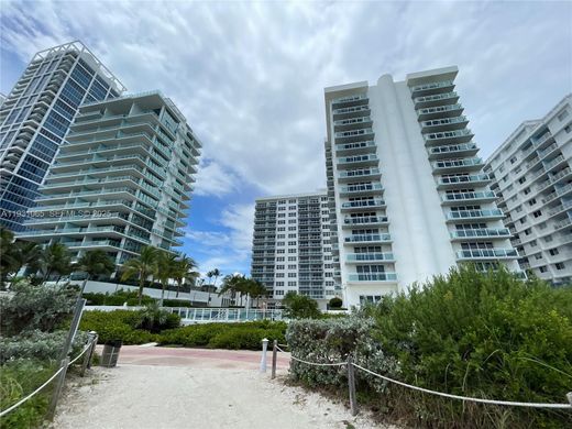 Residential complexes in Miami Beach, Miami-Dade