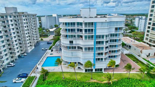 Residential complexes in Highland Beach, Palm Beach