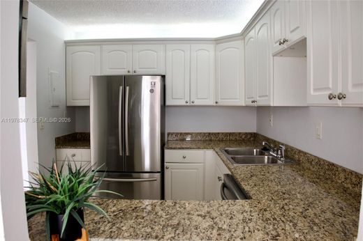 Residential complexes in Hallandale, Broward County