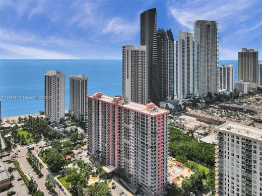 Complexes résidentiels à Sunny Isles Beach, Comté de Miami-Dade