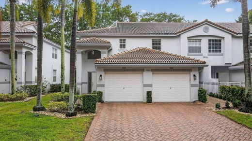 Residential complexes in Boynton Beach, Palm Beach